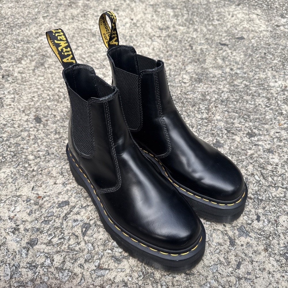Dr. Martens 2976 Quad Platform Chelsea Boot Women 8 (EU 39) Black Leather Men 7